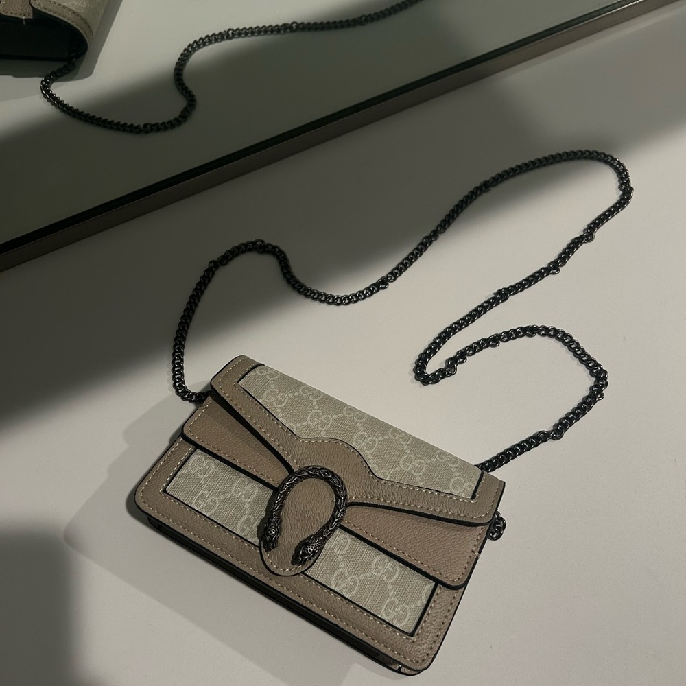 Cute Tan Beige Gucci Logo Crossbody Purse or Clutch